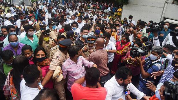 Shiv Sena-BJP workers clash in Mumbai