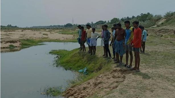7 girls drown in 15-ft-deep pit near dam in Tamil Nadu