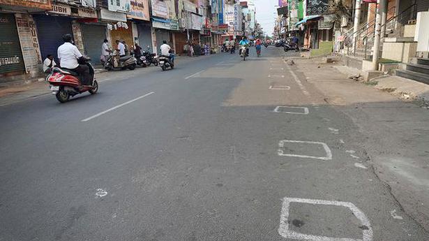 Day 2: city streets remain deserted, shops stay shut