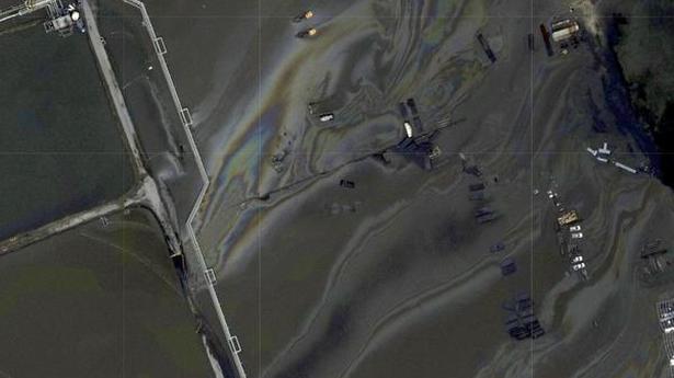 Cleanup boats on scene of large Gulf oil spill following Hurricane Ida