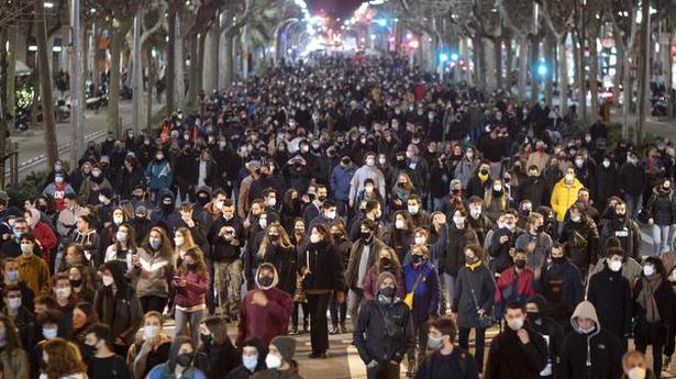 Angry youths rattle Spain in support of jailed rap artist