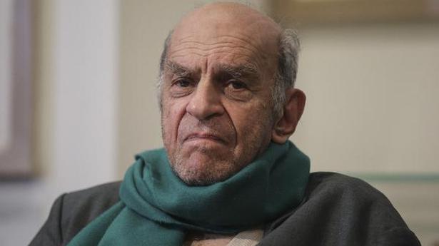 Celebrated Greek painter Alekos Fassianos dies at 86
