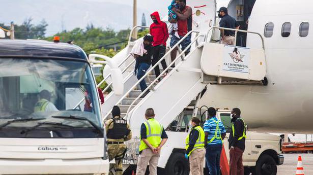 U.S. closes part of Texas border, begins flying Haitians home