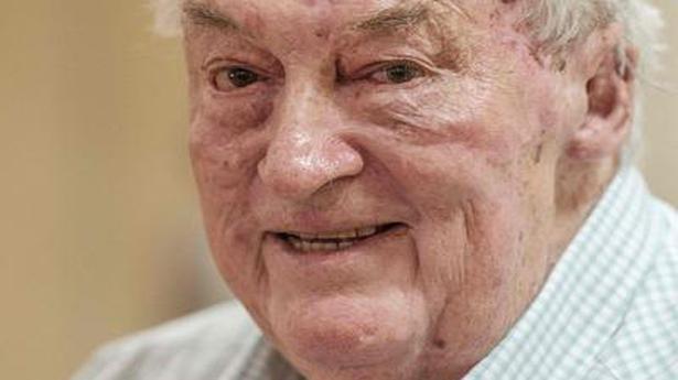 Richard Leakey, Kenyan conservationist who campaigned against ivory trade, dies at 77
