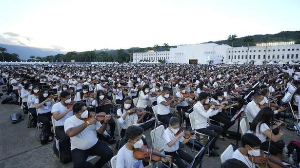 Venezuelan musicians pursue world's largest orchestra record