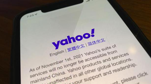 Yahoo pulls out of China, citing ''challenging'' environment