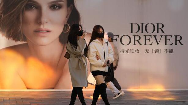 Chinese fashion photographer in Dior controversy apologizes