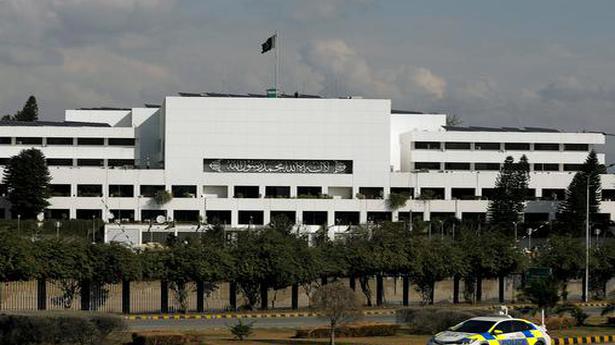 Pakistan journalists protest against proposed new law