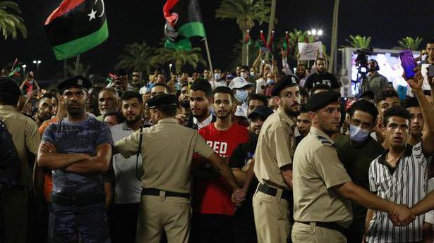 Hundreds protest against no-confidence vote in Libya govt