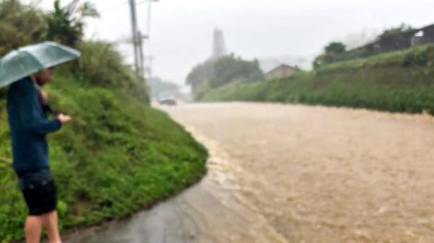 Evacuations ordered after heavy rains breach dam on Maui