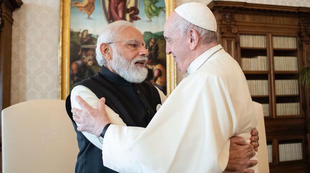 PM Modi calls on Pope Francis in Vatican, invites him to visit India
