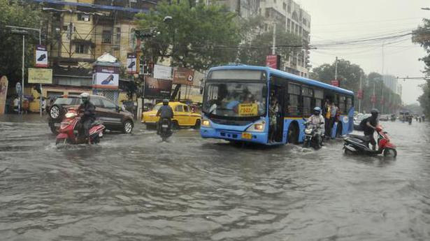 Incessant rains, waterlogging numb Kolkata