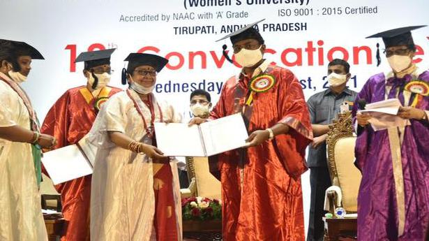 3,054 students receive degrees at SPMVV convocation