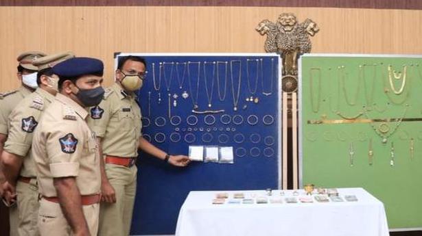 Police crack ₹3 crore worth diamond jewellery theft case, 2 nabbed