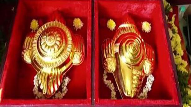 Golden sankhu, chakram donated to Tirumala temple