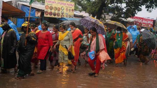 Farmers continue march amid rain