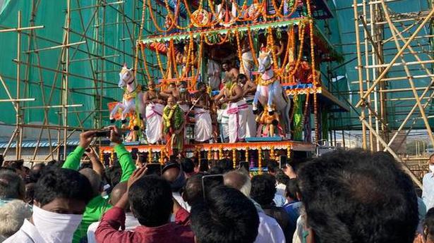 Sarada Peetham head launches new chariot at Antarvedi