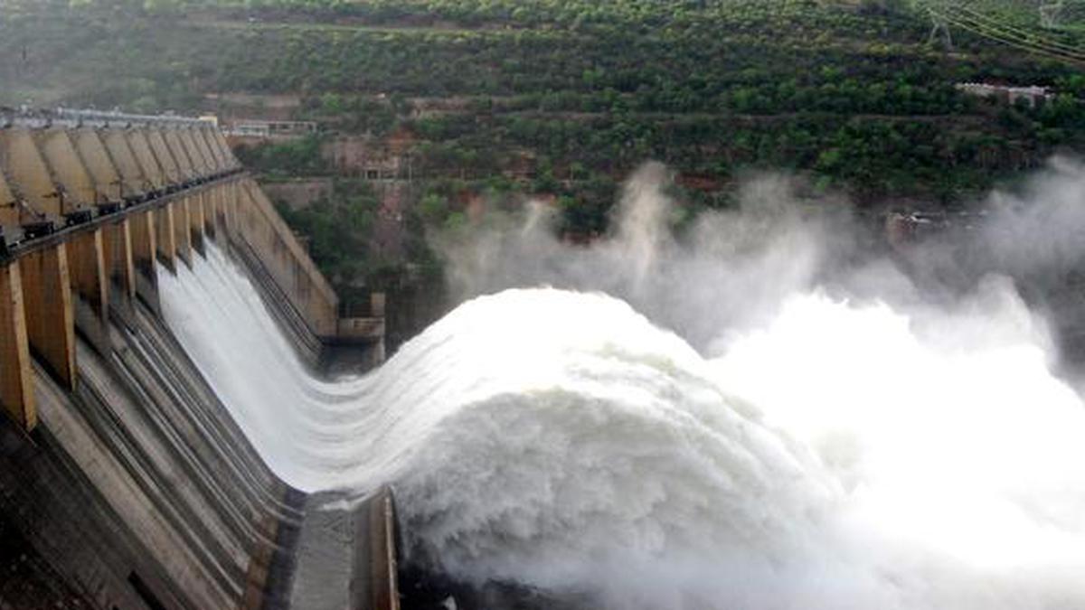 Wave effect' leads to spillover at Srisailam Dam - The Hindu