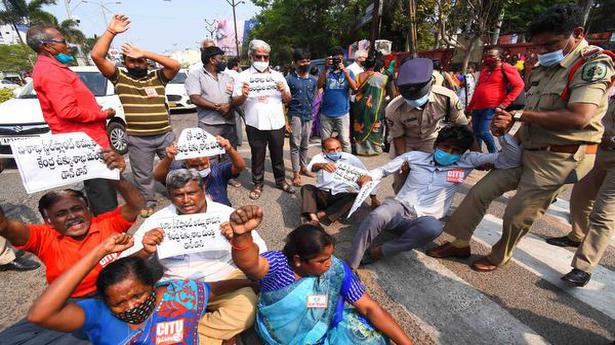 Visakhapatnam Steel Plant JAC takes out rally against visit of Union Minister