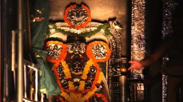 Sun rays touch deity’sfeet at Arasavilli temple