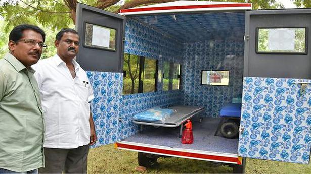 Ambulance that can be drawn by an autorickshaw