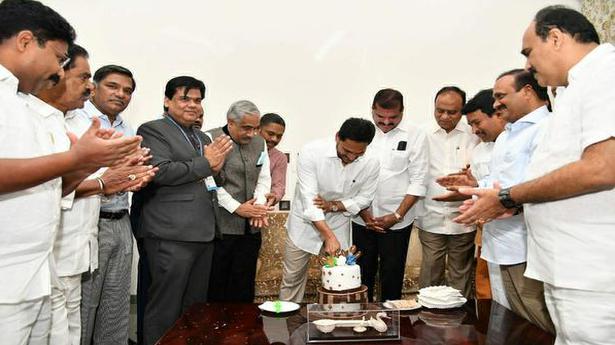 PM, Governor, Naidu greet Jagan on his birthday