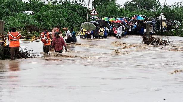 Heavy rain inundates Mantralayam town