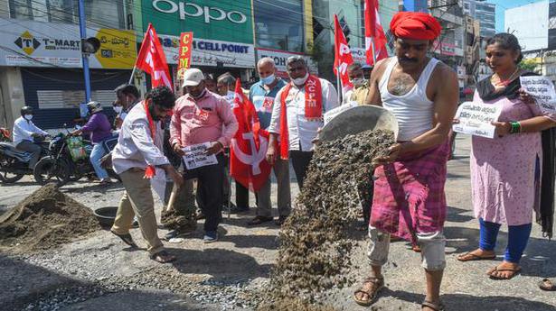 CPI(M) takes novel route to highlight condition of roads