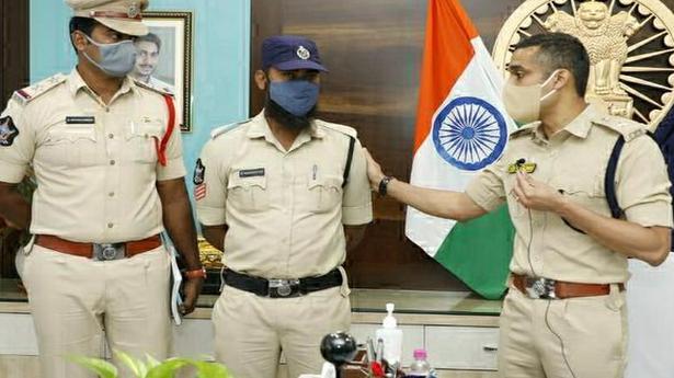 Constable rewarded for nabbing accused
