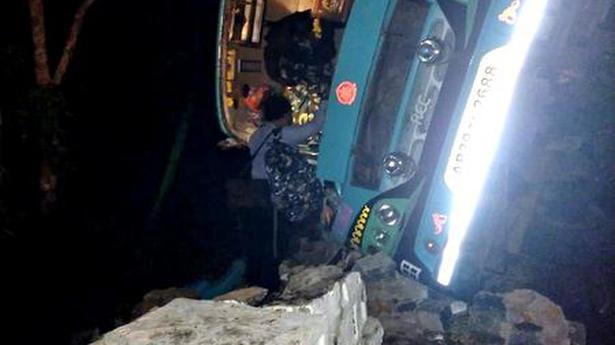 Narrow escape for bus passengers in Andhra Pradesh