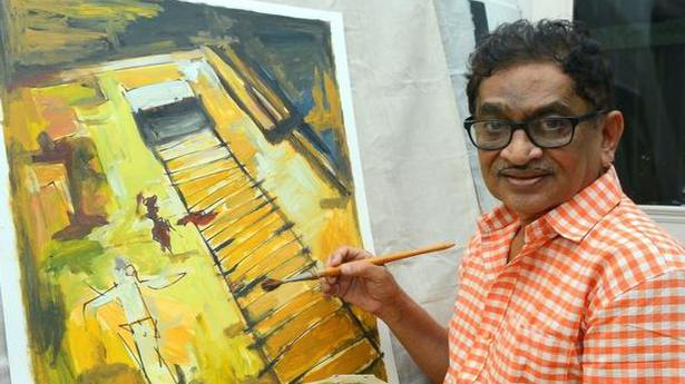 Artist salutes Mumbai railway pointman’s bravery