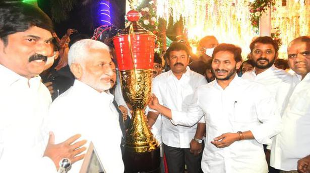 Jagan inaugurates slew of projects in Vizag