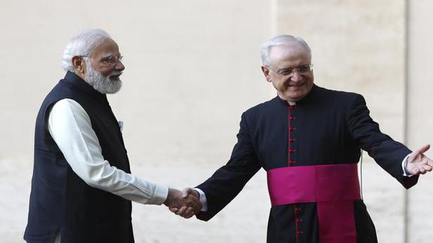 PM Modi calls on Pope Francis in Vatican