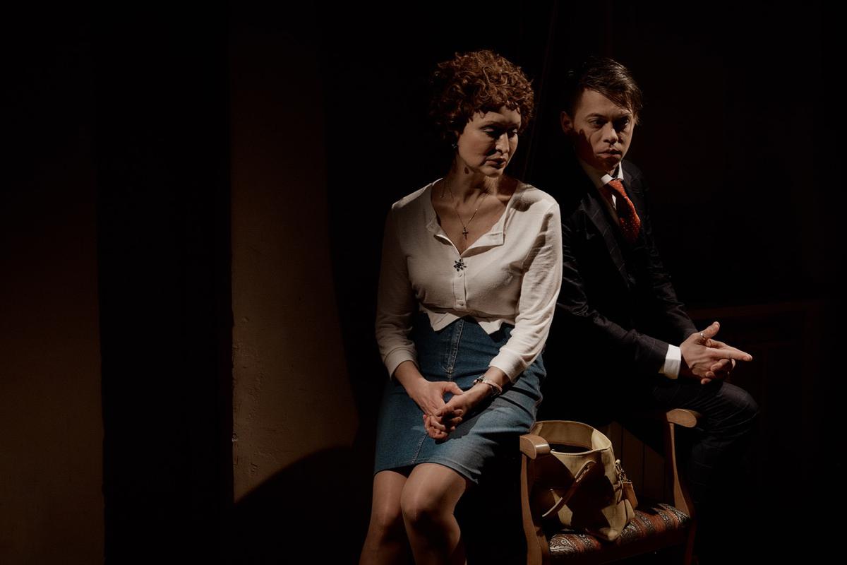 A still from Theater on Podil’s upcoming play ‘Kill can’t divorce’, tickets for which are sold out.
