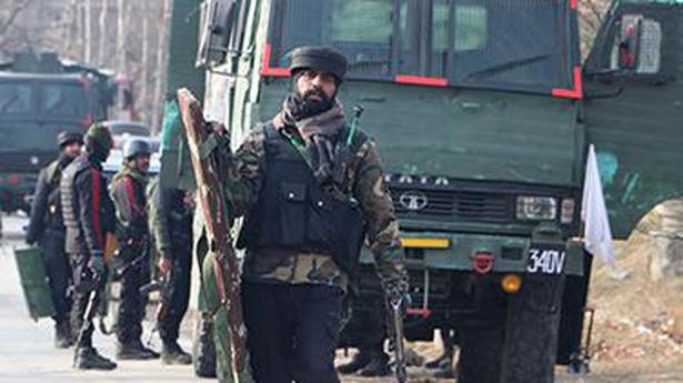 IS militant killed, 2 policemen injured in Kashmir violence