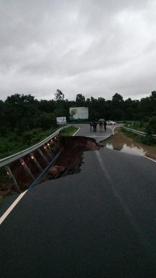 The road that connects Shivamogga with N.R. Pura has caved-in near Lakkinakoppa owing to heavy rain paralysing the vehicular movement.