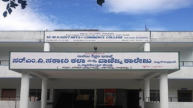 Saffron shawl row in Bhadravati college resolved: Principal