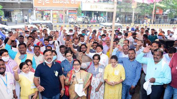 Good response to bank staff strike in Kalyana Karnataka