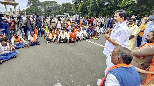 Home Minister visits site of protest by Hindu outfits