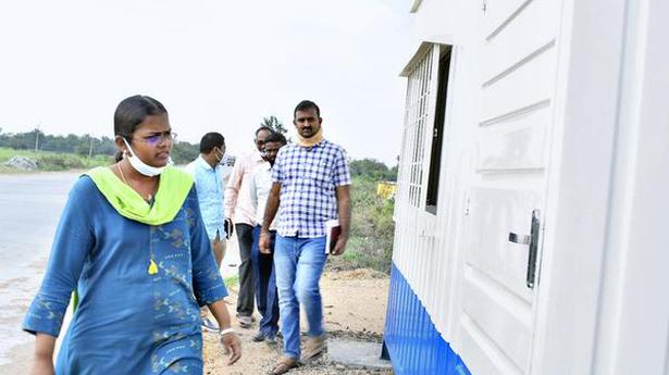 DC inspects checkpost in Yadgir