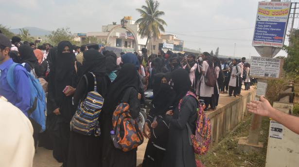 National News: Blue shawls back Muslim girls in hijab row against saffron shawls in Chikkamagaluru college