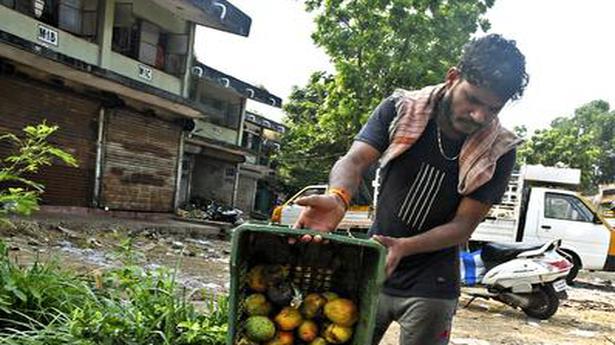 Karnataka lockdown | Fruit and vegetable farmers and traders hit hard