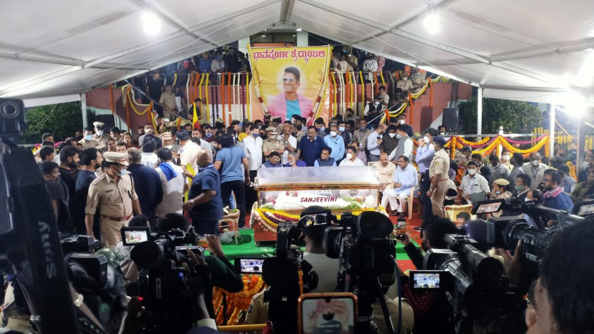 Puneeth Rajkumar death updates | Funeral will be held at Kanteerava Studio  where his parents are also buried - The Hindu