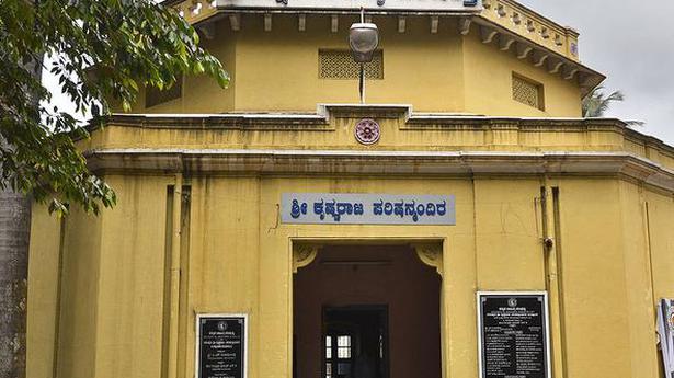 Writers raise concerns over ‘party politics’ in Kannada Sahitya Parishat elections
