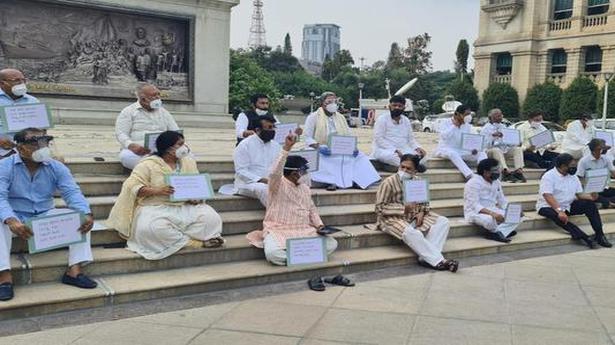 Karnataka Congress leaders stage protest against government’s failures