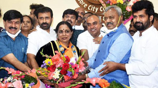 BJP’s Sunanda Palanetra is Mayor as JD(S)-Cong. coalition falls apart