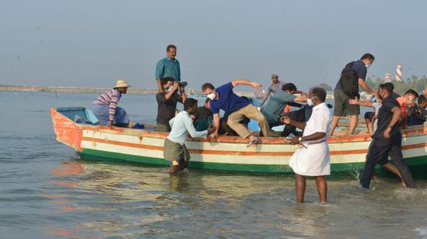 Rahul interacts with fishermen in Kerala, ventures into sea