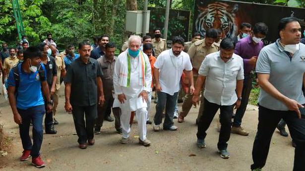Watch | Kerala governor Arif Mohammed Khan visits Sabarimala