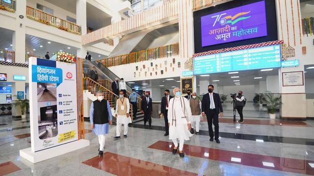 National News: PM Modi inaugurates modern Rani Kamalapati railway station in Bhopal