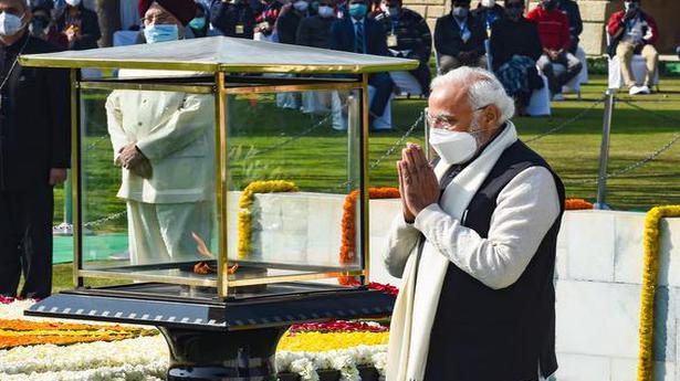 President, PM Modi pay floral tributes to Mahatma Gandhi at Rajghat